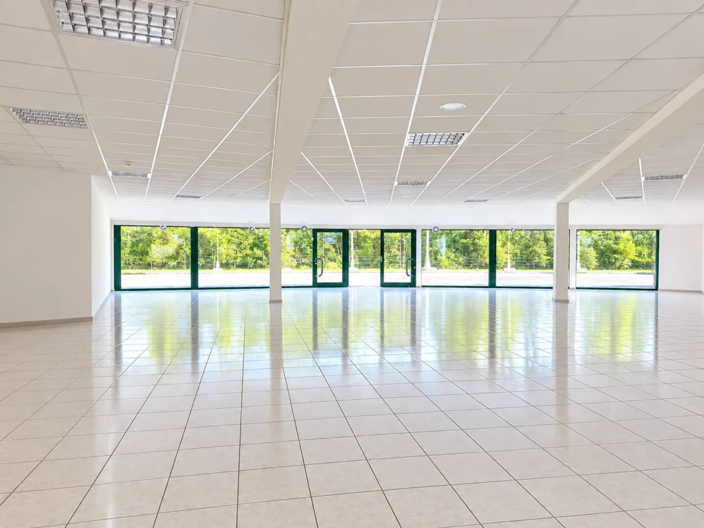 For rent commercial space of 200m2 with showcase on the Delémont-Basel axis - Photo 1 of 15