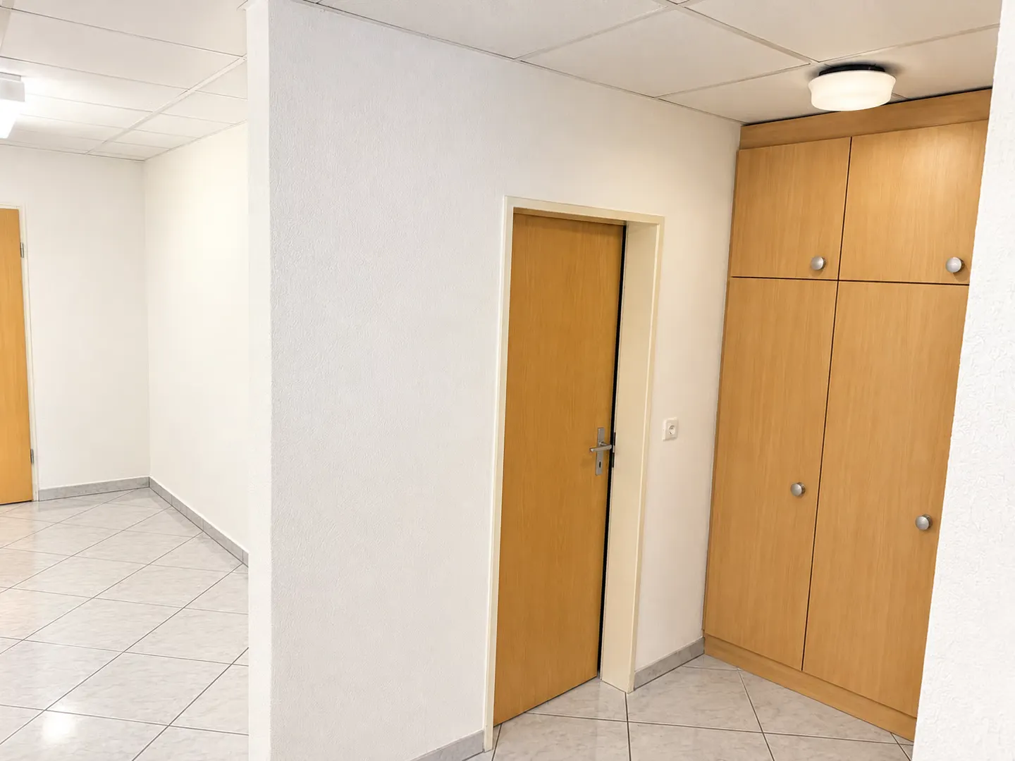 For rent commercial space of 200m2 with showcase on the Delémont-Basel axis - Photo 8 of 15