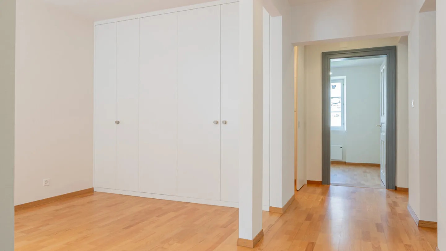 Centrally Located Completely Renovated 3.5-Room Apartment in Zermatt - Photo 5 of 7