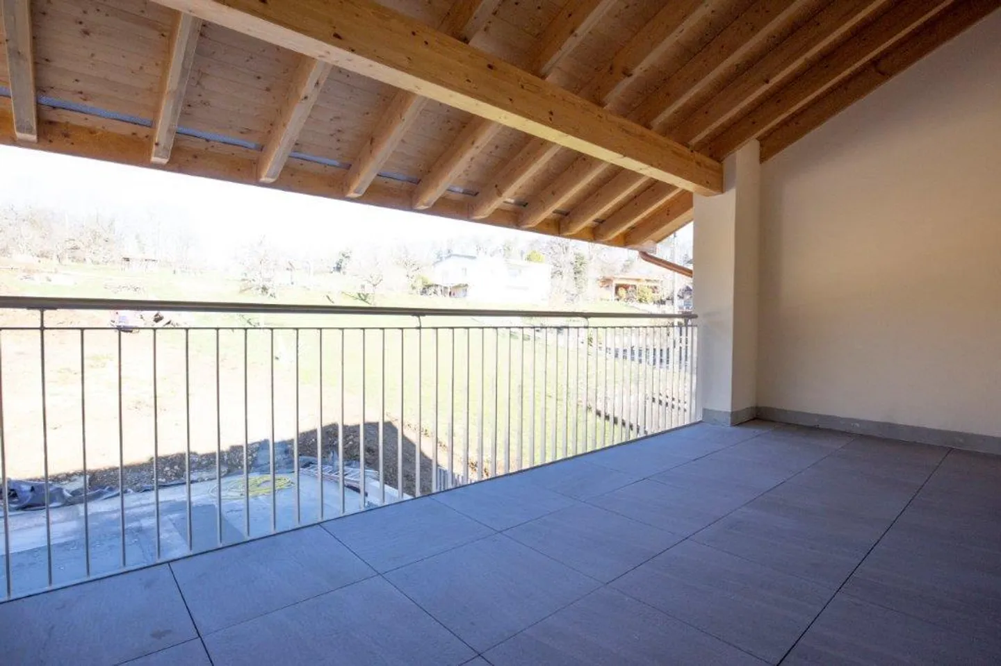 Appartamento duplex luminoso e moderno in una posizione tranquilla - Foto 5 di 12