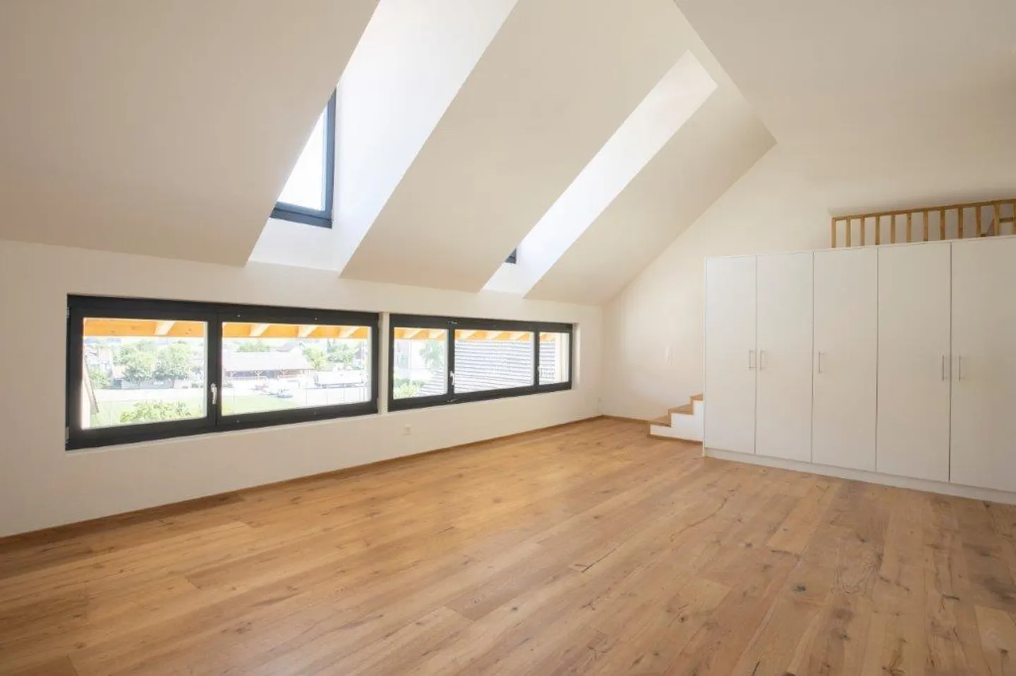 Appartamento duplex luminoso e moderno in una posizione tranquilla - Foto 6 di 12