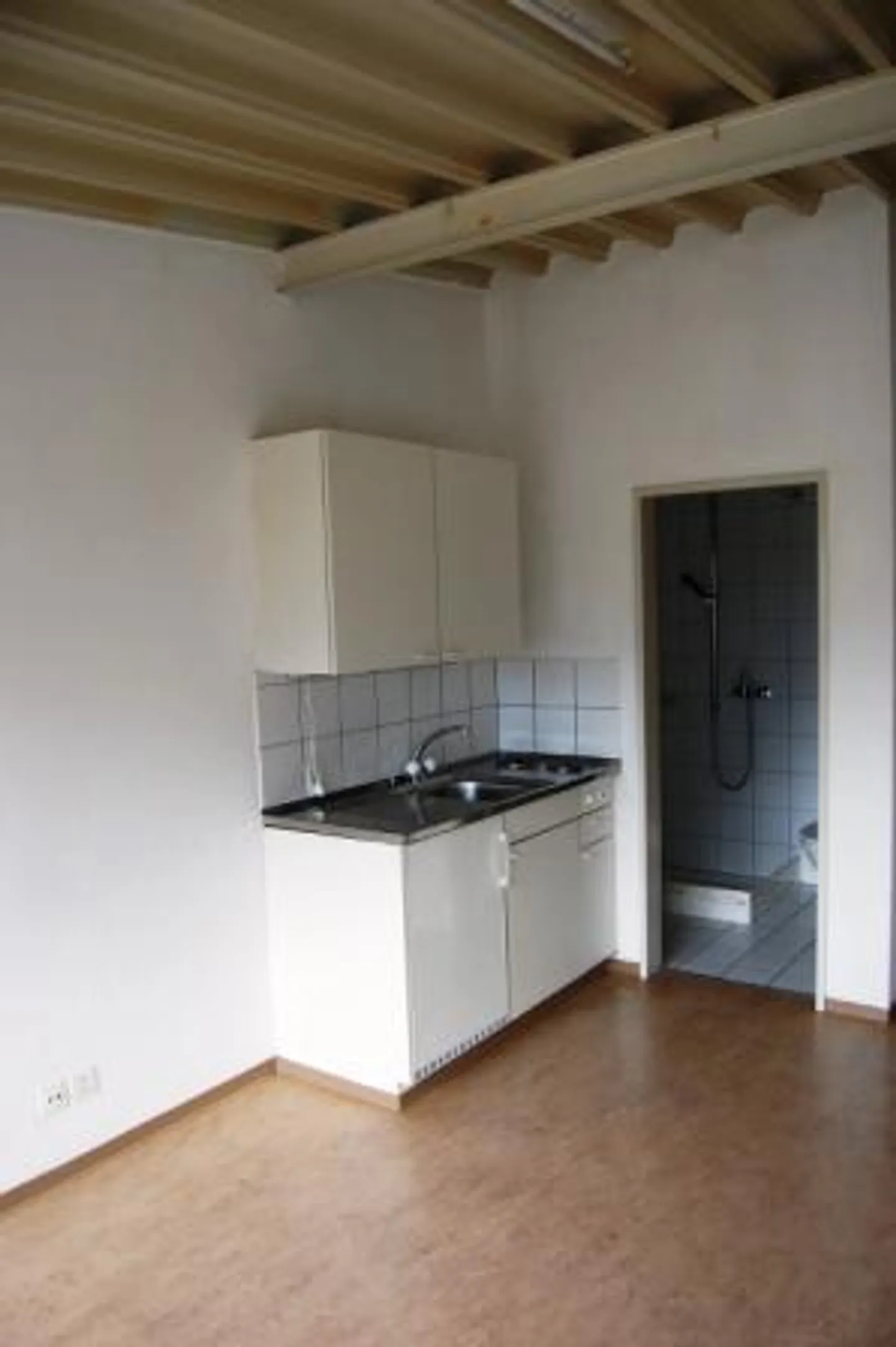 Preiswertes 1-Zimmerstudio im Kanton Zug - Foto 3 von 4