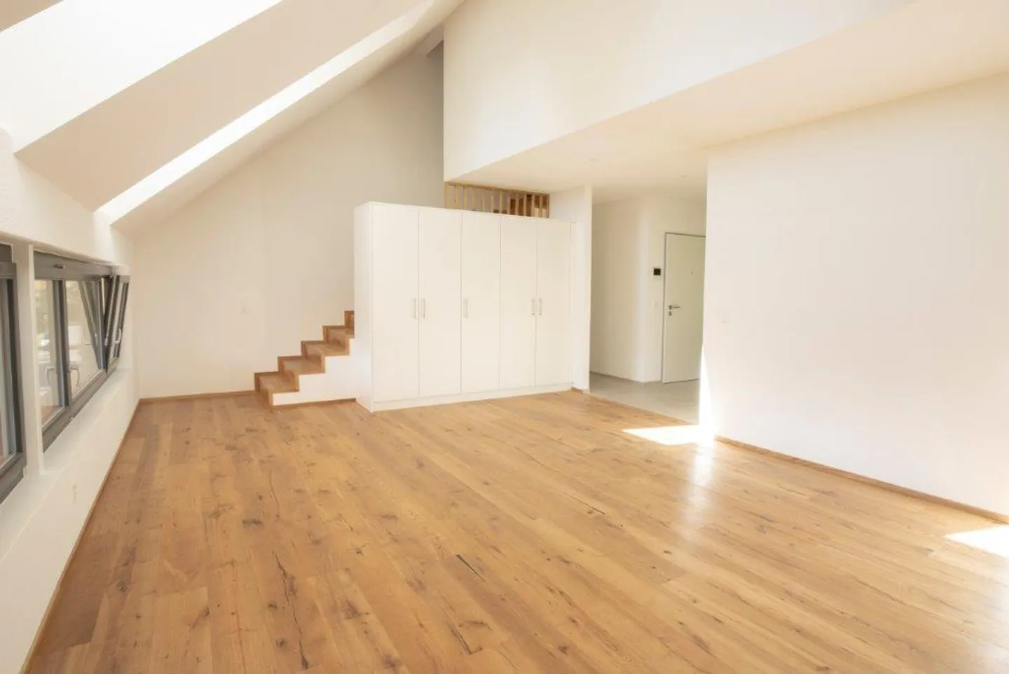 Appartamento duplex luminoso e moderno in una posizione tranquilla - Foto 7 di 12