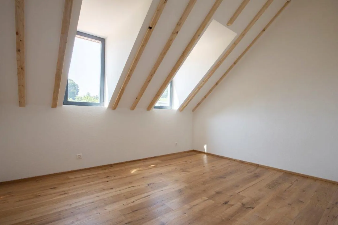 Appartamento duplex luminoso e moderno in una posizione tranquilla - Foto 8 di 12