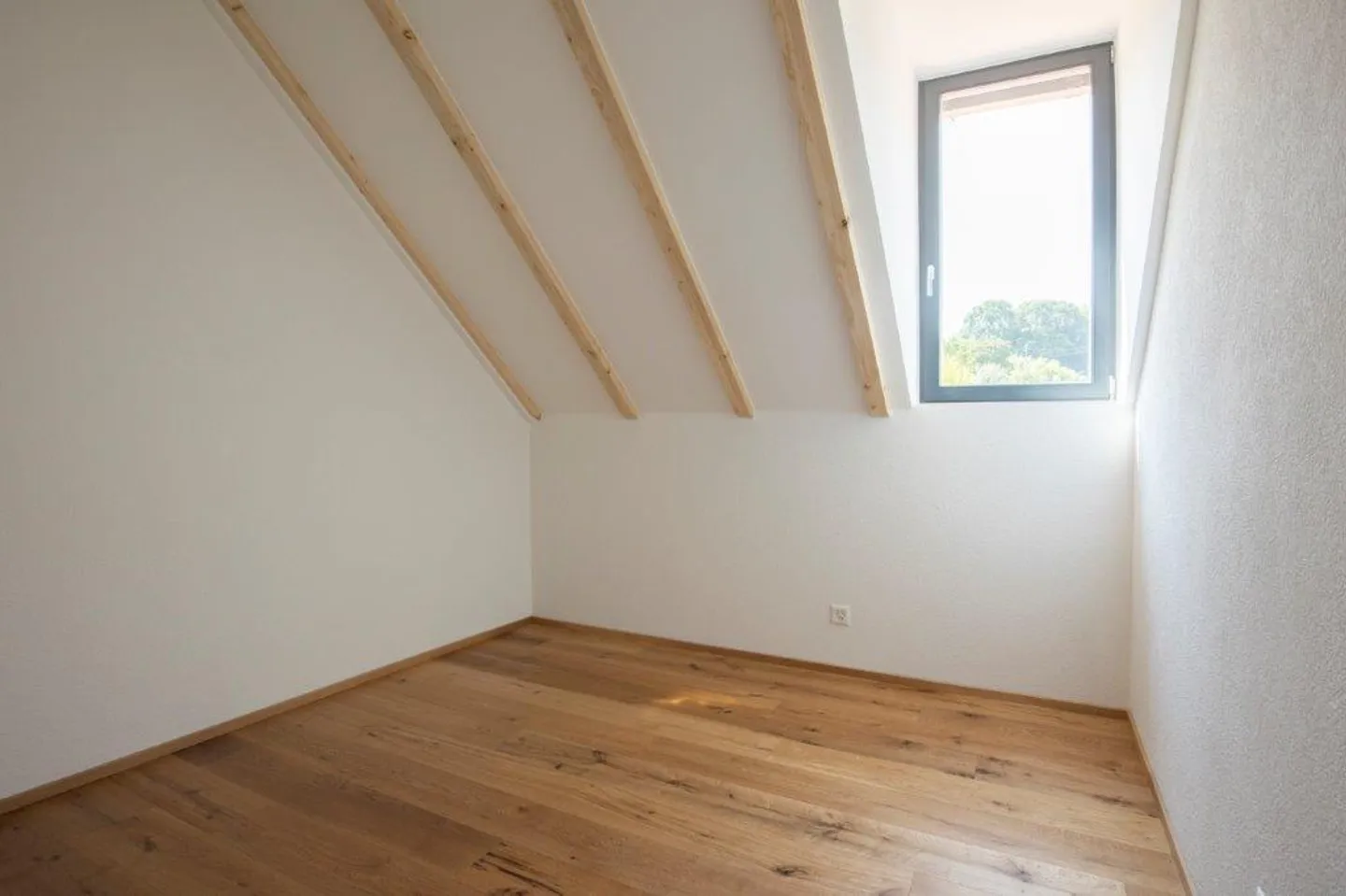 Appartamento duplex luminoso e moderno in una posizione tranquilla - Foto 9 di 12