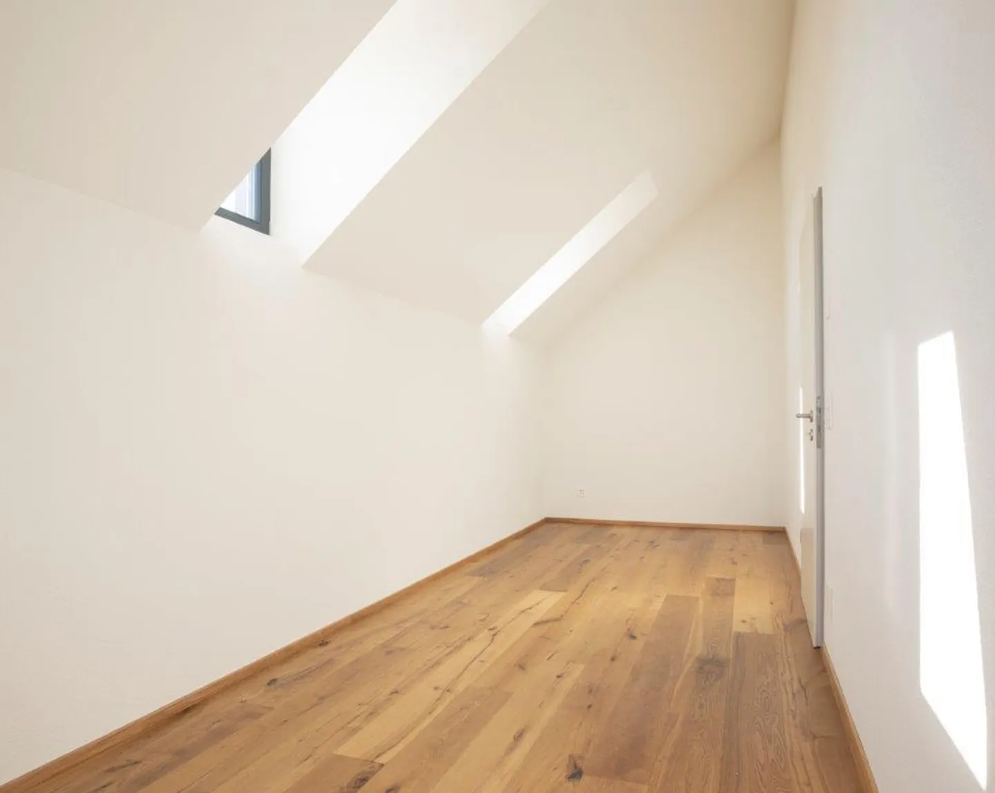 Appartamento duplex luminoso e moderno in una posizione tranquilla - Foto 11 di 12