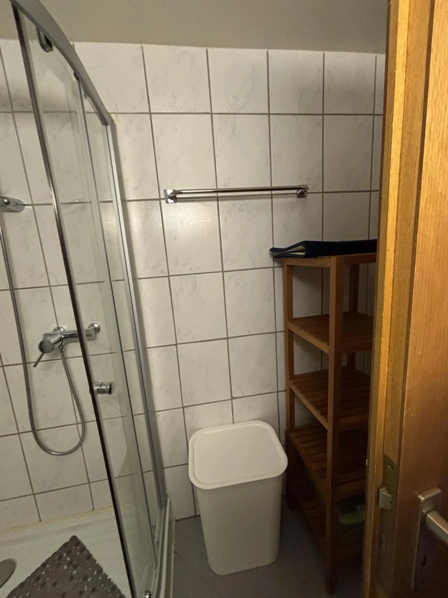 Room in shared accommodation - Photo 8 of 10