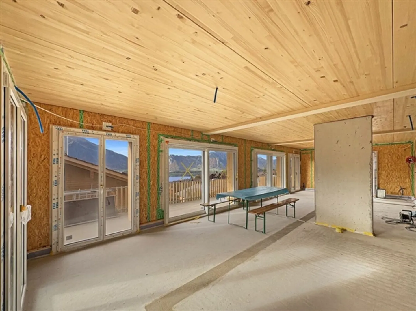 New building in chalet style, detached, modern and with attractive views over Lake Thun towards Niesen and Thun - Photo 10 of 18