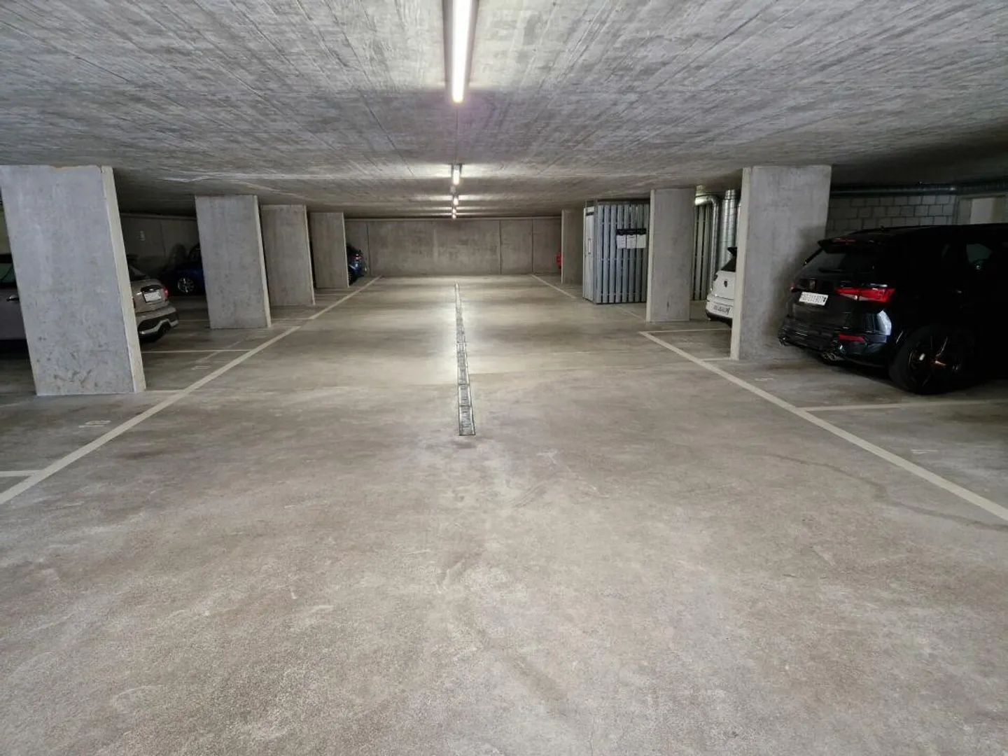 Tiefgaragenplätze zu Vermieten - Foto 3 von 4