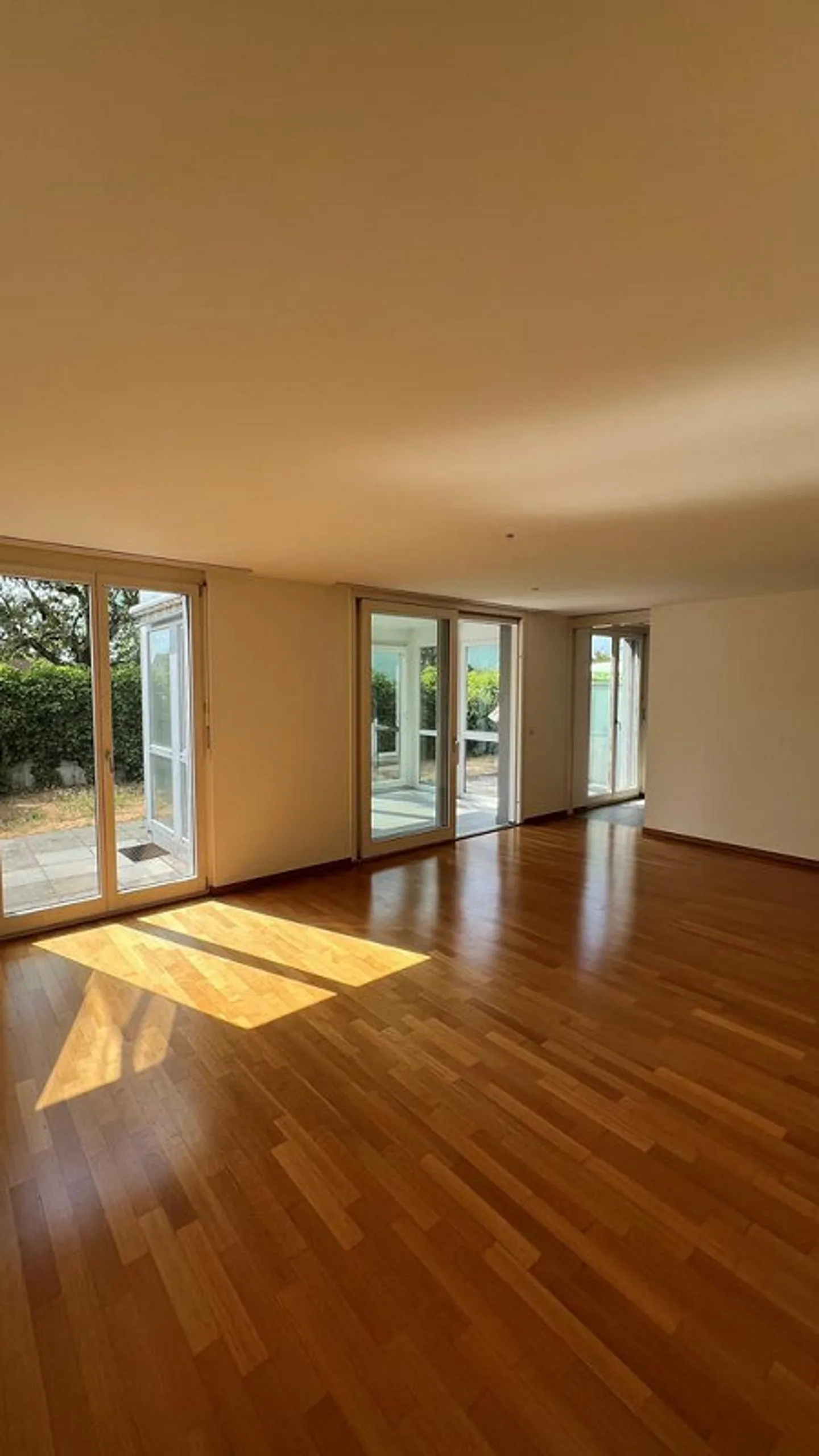Helle 3.5-Zimmerwohnung mit Garten - Foto 3 von 11