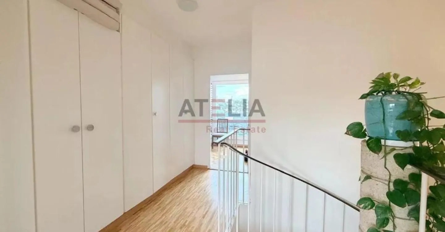 Duplex attico di 5 stanze con 3 balconi e Box - Foto 3 di 4