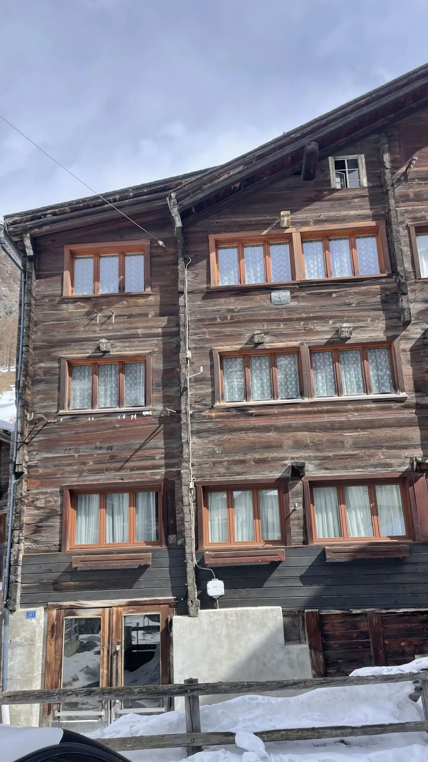 Appartamento tradizionale di 2,5 stanze in una vecchia casa del Vallese - Foto 2 di 14