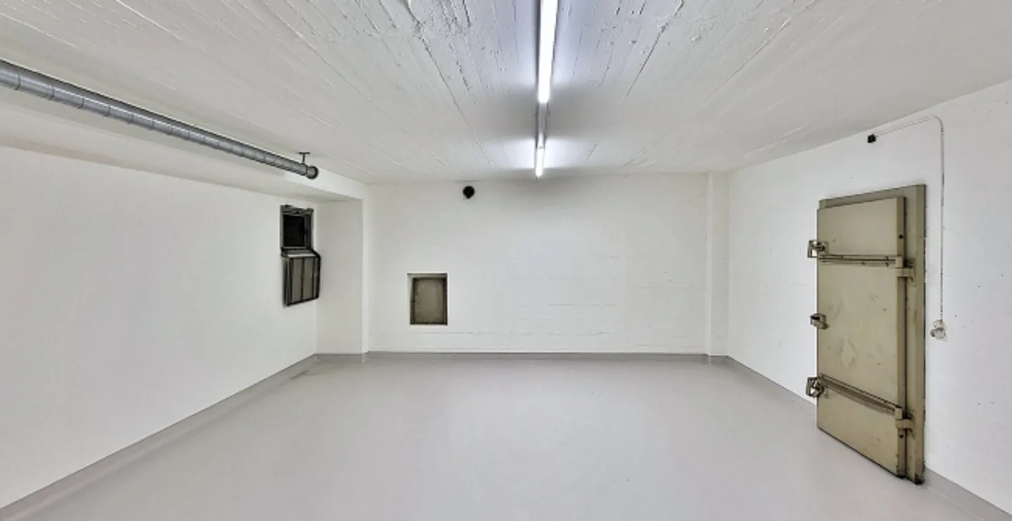 Spazio magazzino ristrutturato con infrastrutture di prim'ordine! - Foto 3 di 8