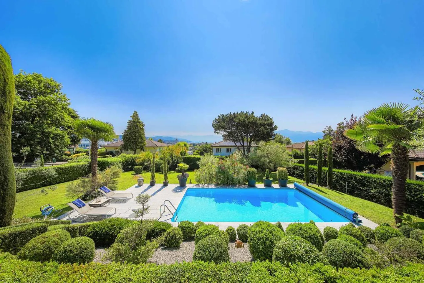 Wunderschöne individuelle Villa von 290 m² mit Schwimmbad - Foto 3 von 9