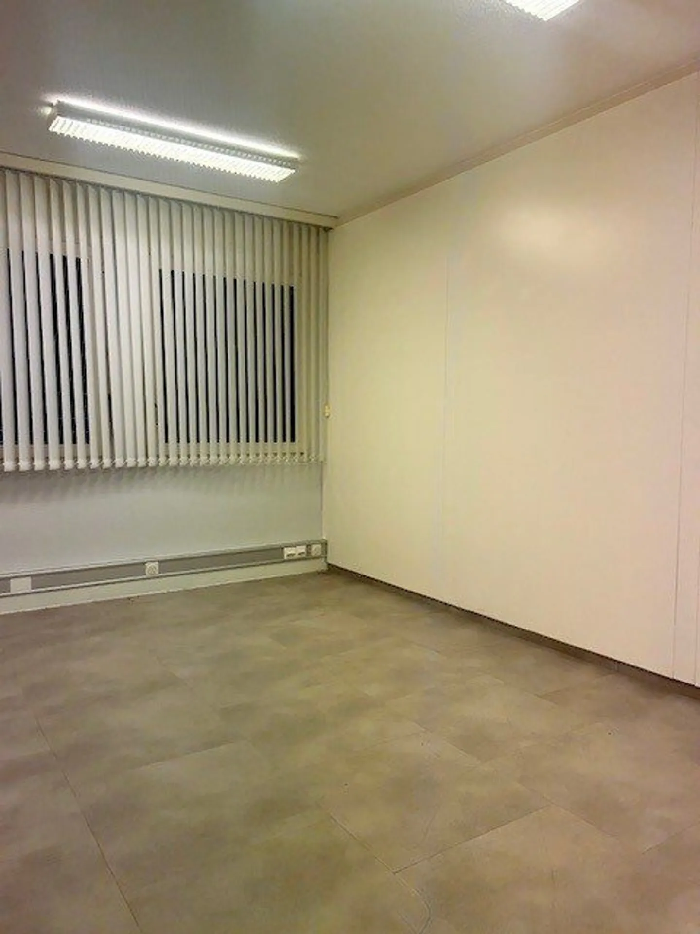 DA AFFITTARE - Spazio commerciale / uffici - Foto 3 di 10