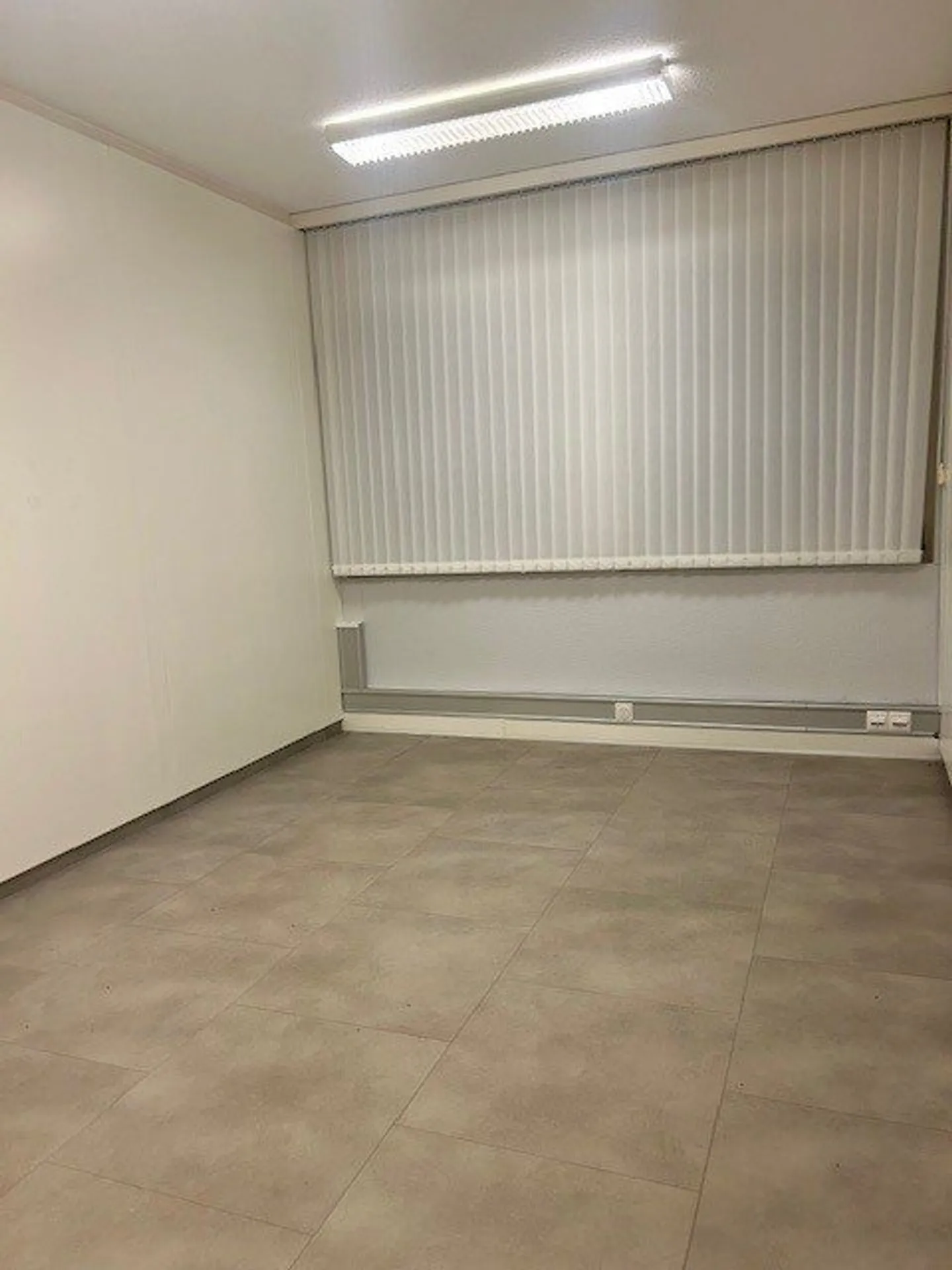 DA AFFITTARE - Spazio commerciale / uffici - Foto 4 di 10