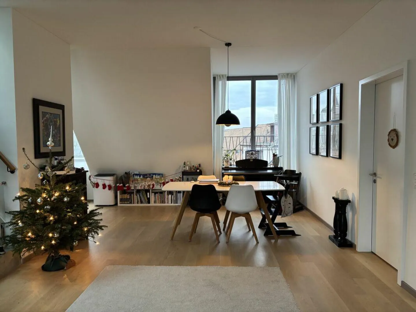 Moderne Dachwohnung mit Terrasse - Foto 2 von 11