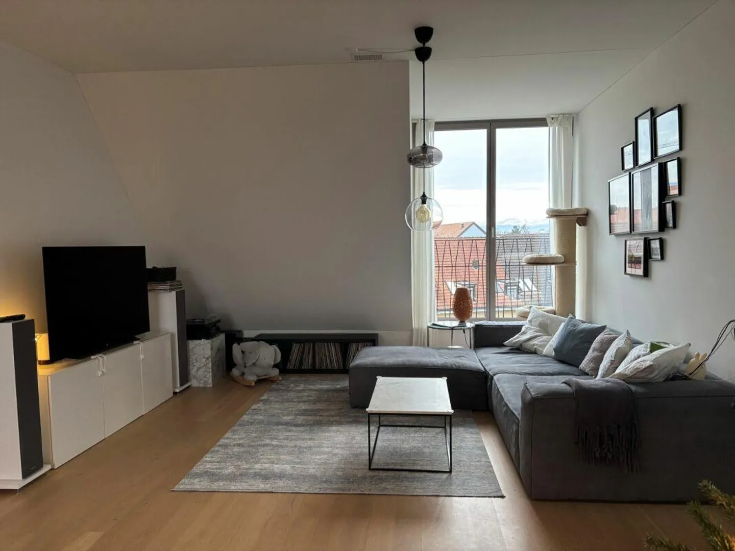 Moderne Dachwohnung mit Terrasse - Foto 3 von 11