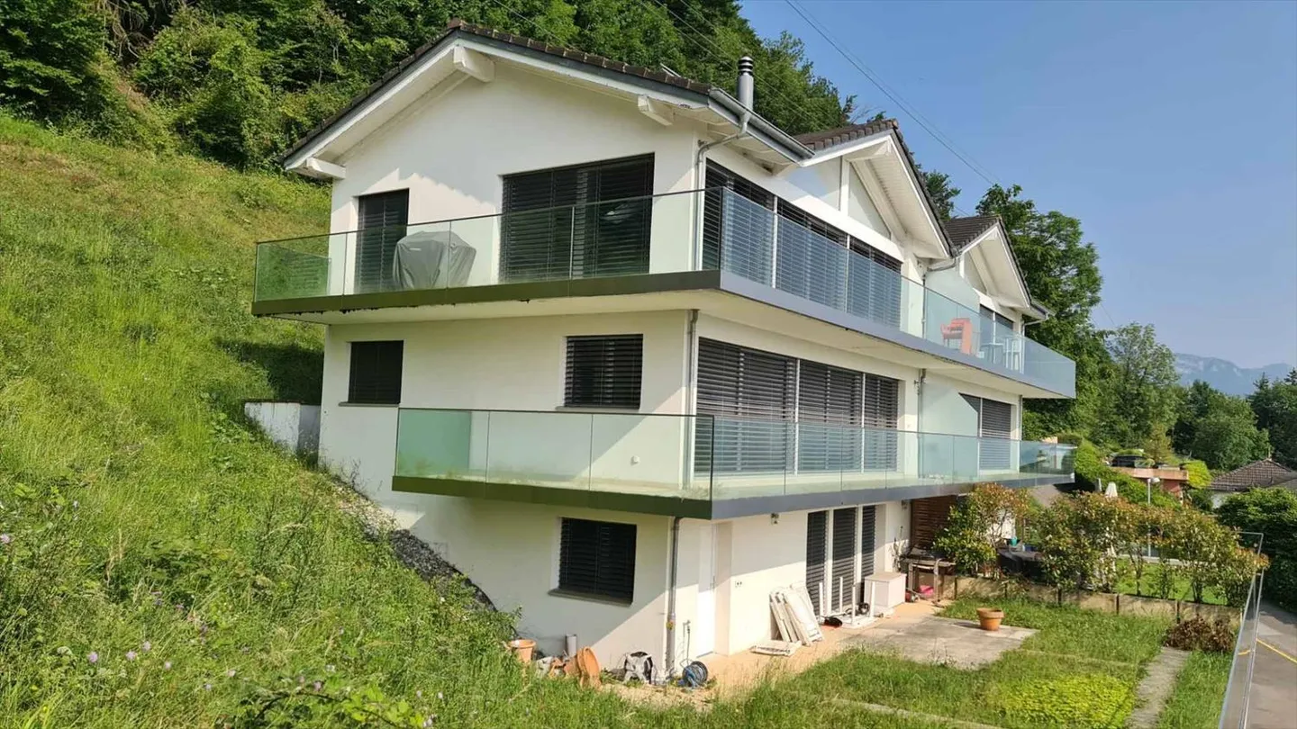 Villa for the family with panoramic views of the lake and the Alps - Photo 2 of 11