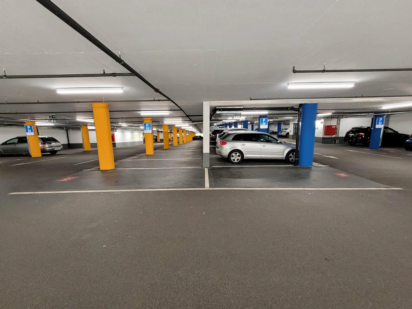 Posto auto sotterraneo direttamente alla stazione di Chur - Foto 4 di 8