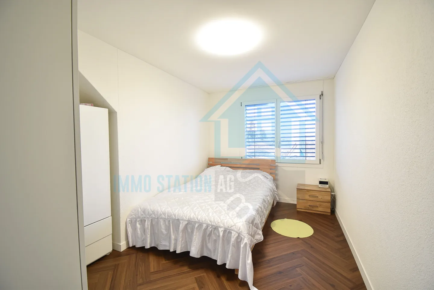 Exclusive 4.5-room penthouse apartment with loggia and mountain view in Burg AG - Photo 6 of 13