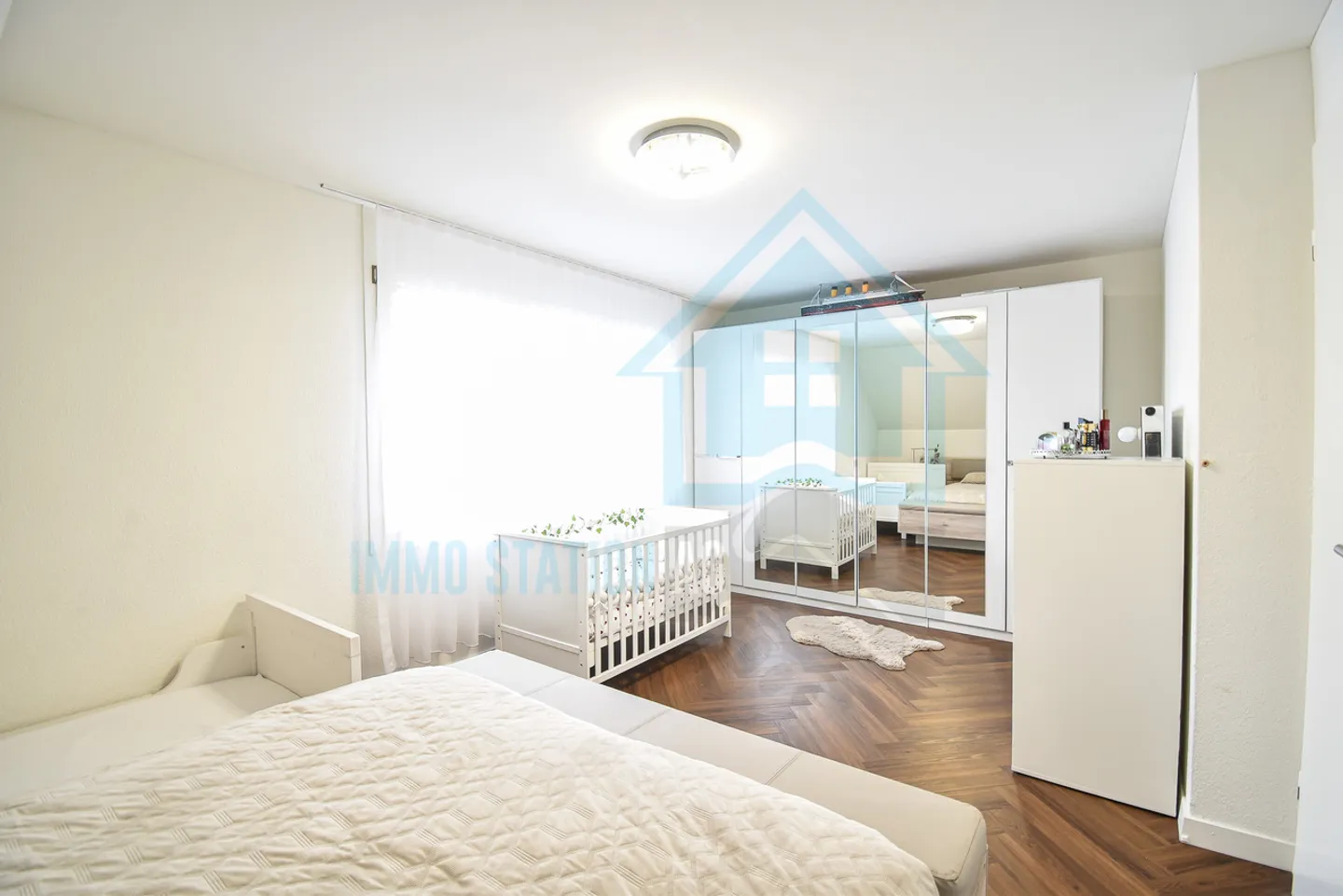 Exclusive 4.5-room penthouse apartment with loggia and mountain view in Burg AG - Photo 8 of 13