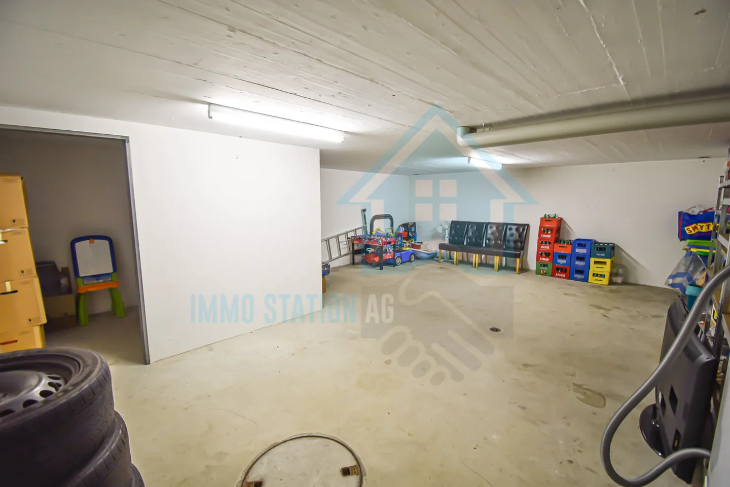 Exclusive 4.5-room penthouse apartment with loggia and mountain view in Burg AG - Photo 12 of 13