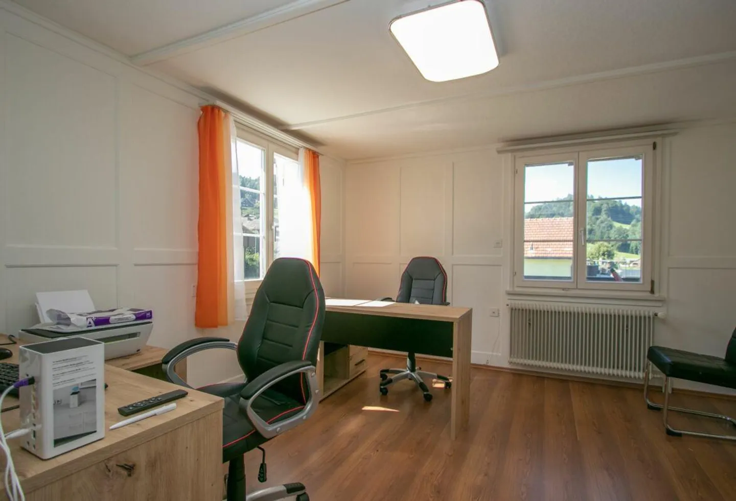 Ampio appartamento di 4,5 stanze vicino alla città con vista sul lago - Foto 2 di 9