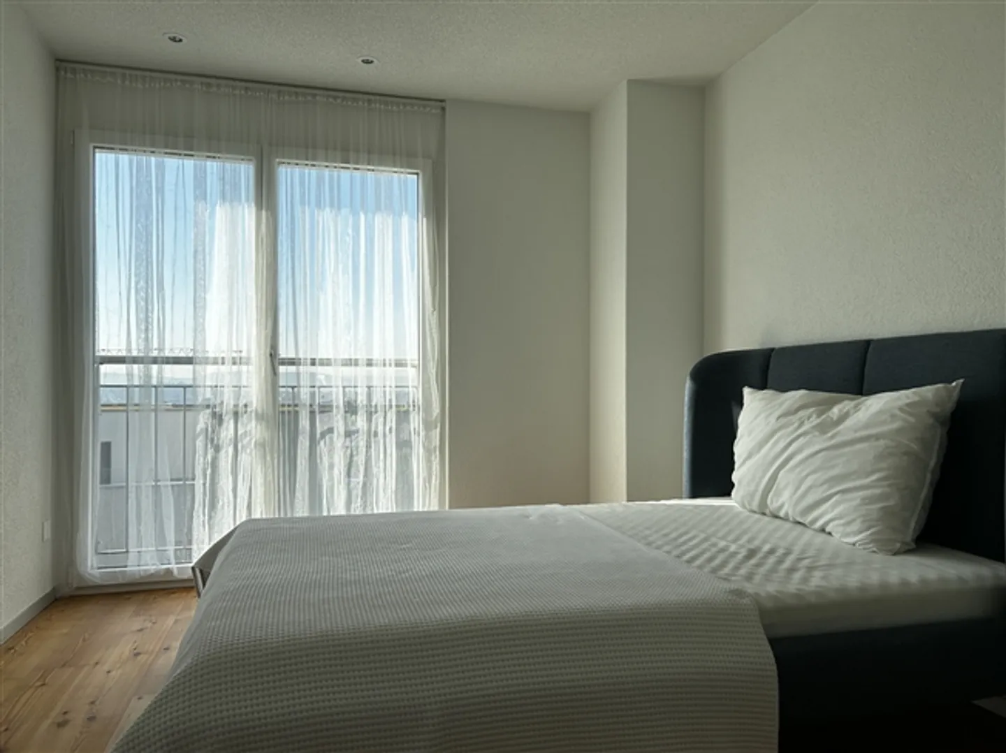 Camere moderne e arredate con stile in affitto - Foto 2 di 6