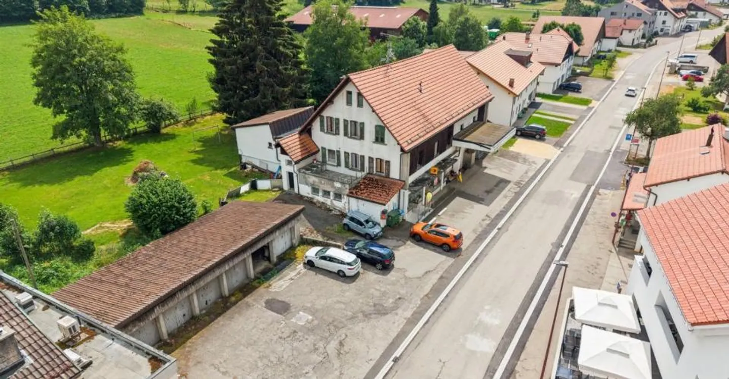 Propriété Mixte à Lajoux - Photo 2 sur 13