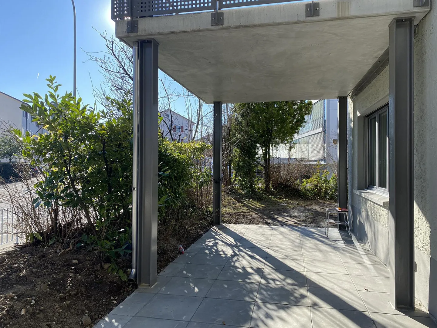 Appartement rénové de 4,5 pièces au rez-de-chaussée avec jardin et cheminée - Photo 7 sur 7