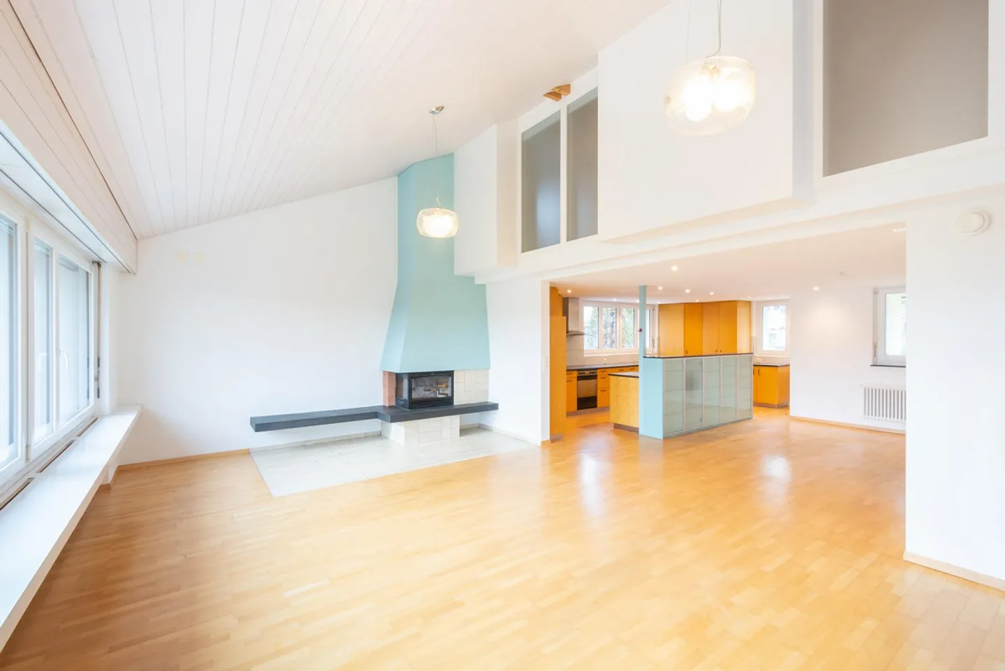 Voluminöses Einfamilienhaus mit Wellness und Poolhaus - Foto 5 von 24