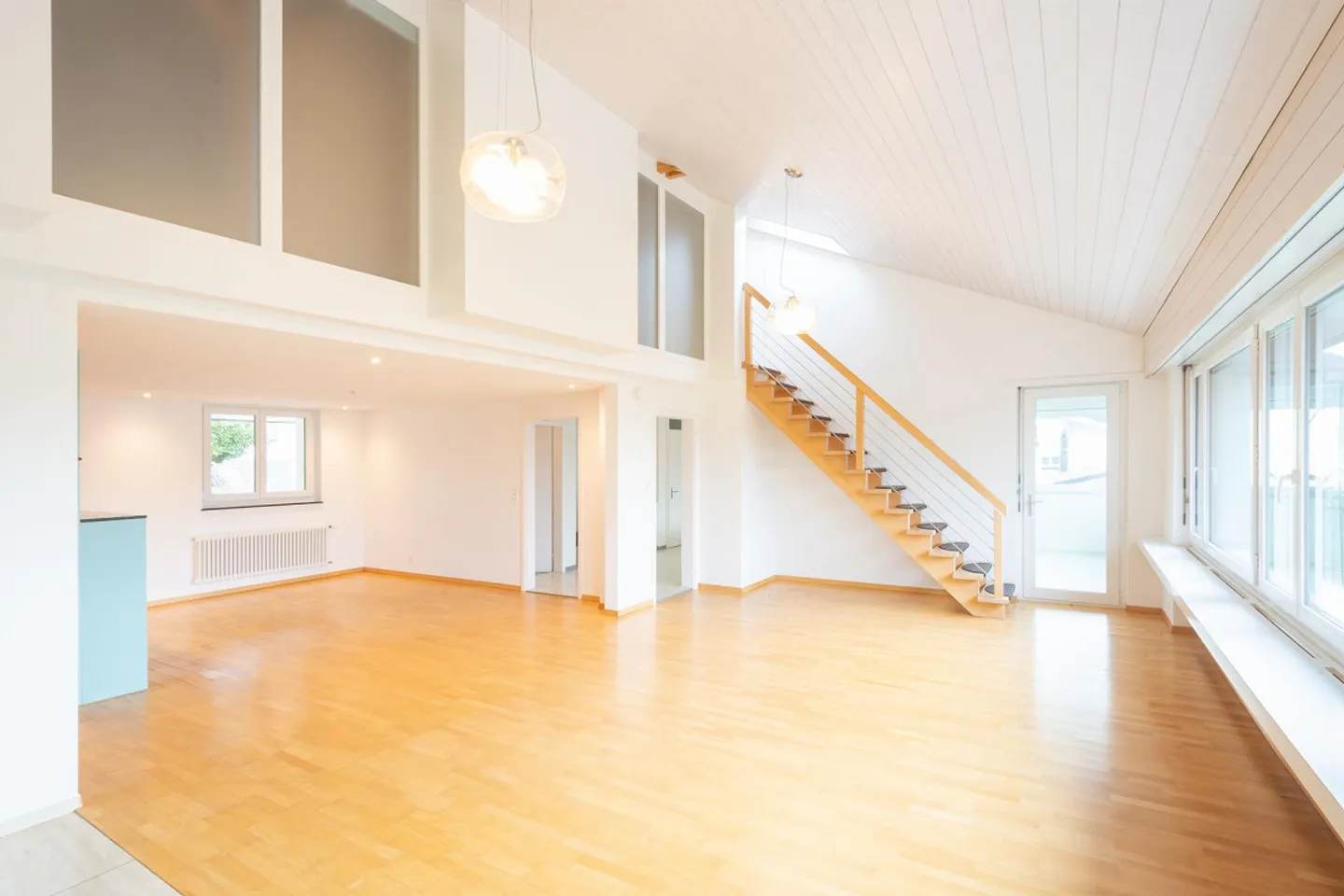 Voluminöses Einfamilienhaus mit Wellness und Poolhaus - Foto 6 von 24