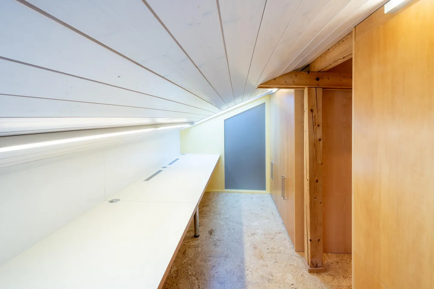 Voluminöses Einfamilienhaus mit Wellness und Poolhaus - Foto 11 von 24