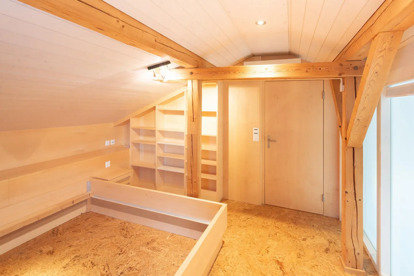 Voluminöses Einfamilienhaus mit Wellness und Poolhaus - Foto 12 von 24