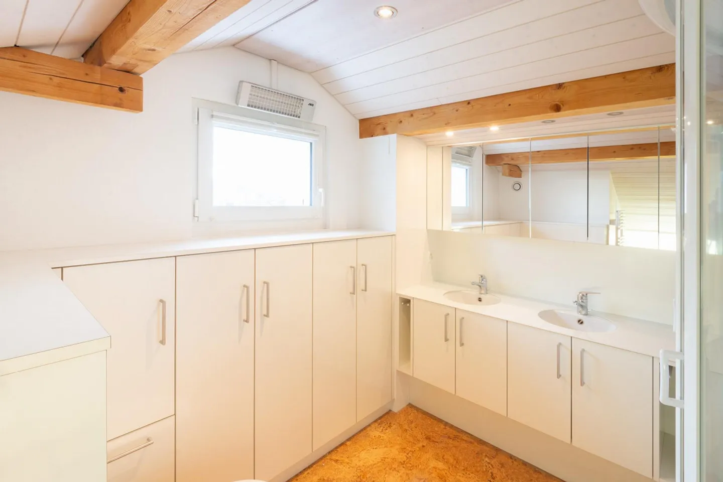 Voluminöses Einfamilienhaus mit Wellness und Poolhaus - Foto 13 von 24