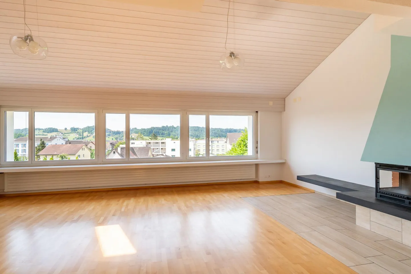 Voluminöses Einfamilienhaus mit Wellness und Poolhaus - Foto 7 von 24