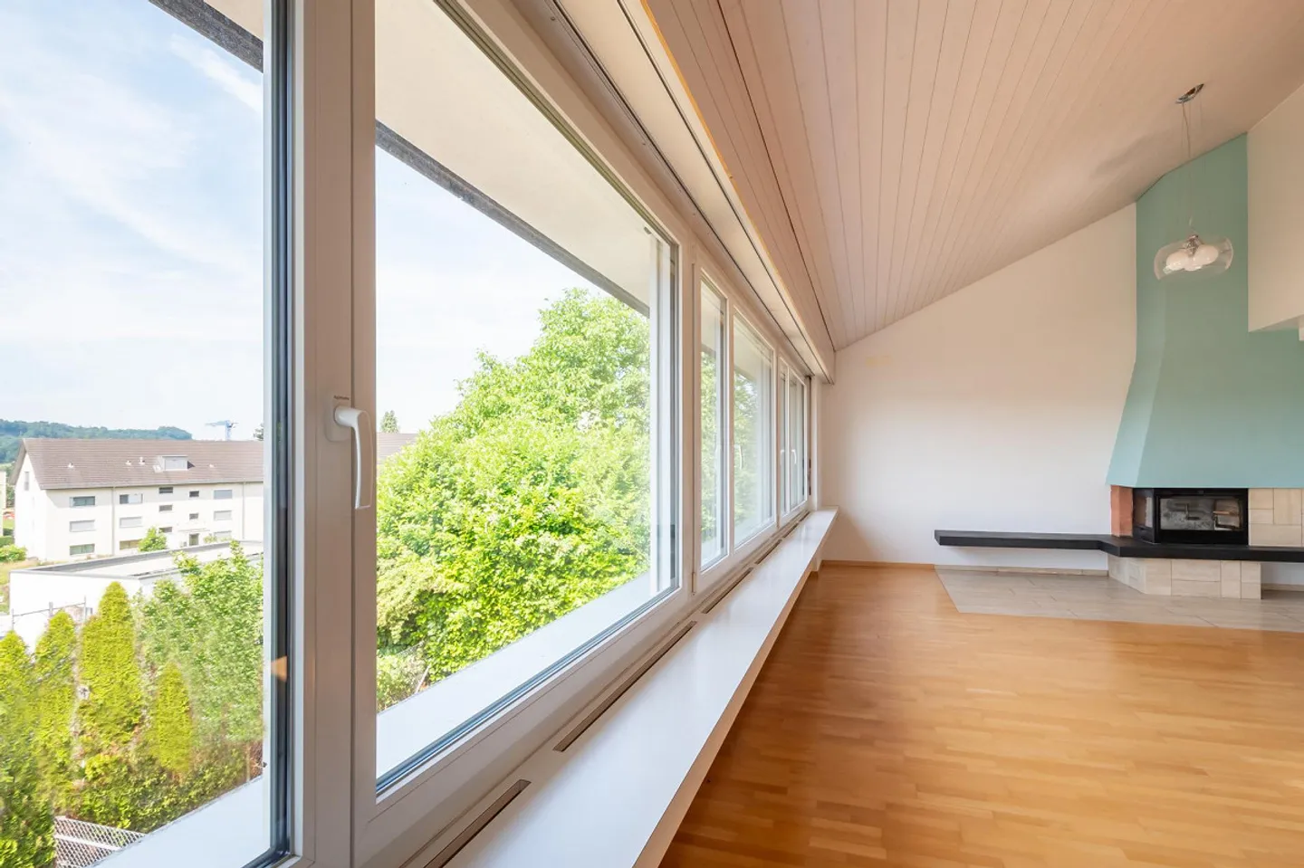 Voluminöses Einfamilienhaus mit Wellness und Poolhaus - Foto 8 von 24