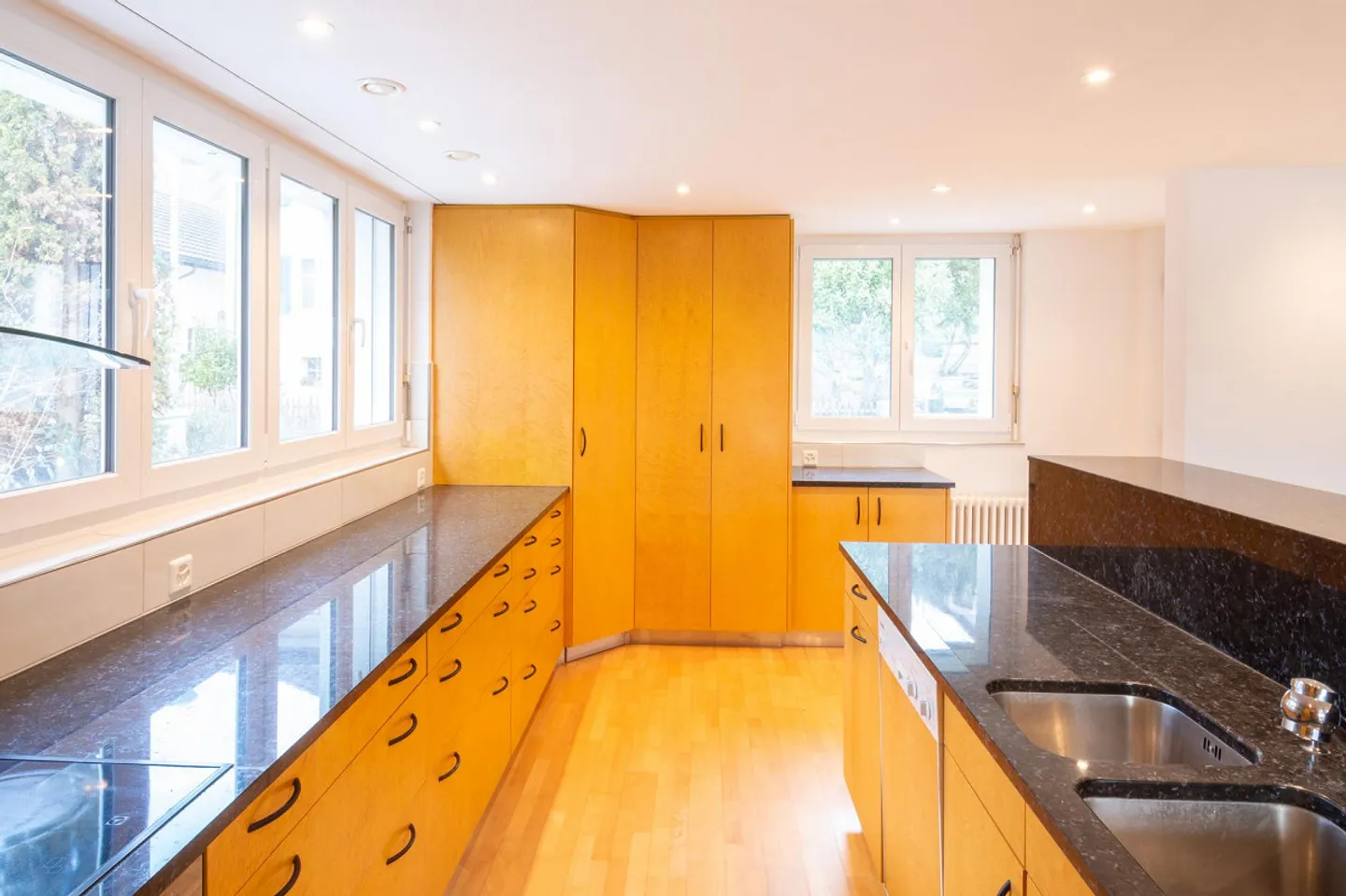 Voluminöses Einfamilienhaus mit Wellness und Poolhaus - Foto 9 von 24
