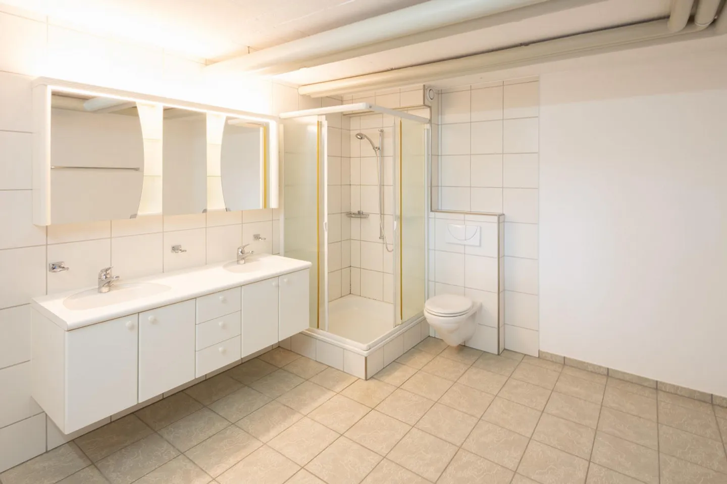Voluminöses Einfamilienhaus mit Wellness und Poolhaus - Foto 18 von 24