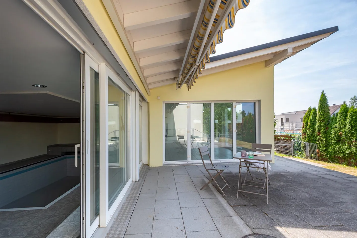 Voluminöses Einfamilienhaus mit Wellness und Poolhaus - Foto 22 von 24