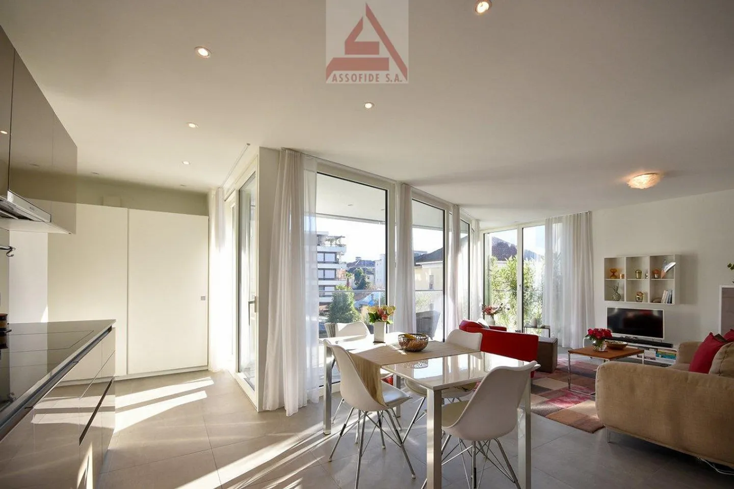 Un petit bijou entre lac et collines - Photo 2 sur 5