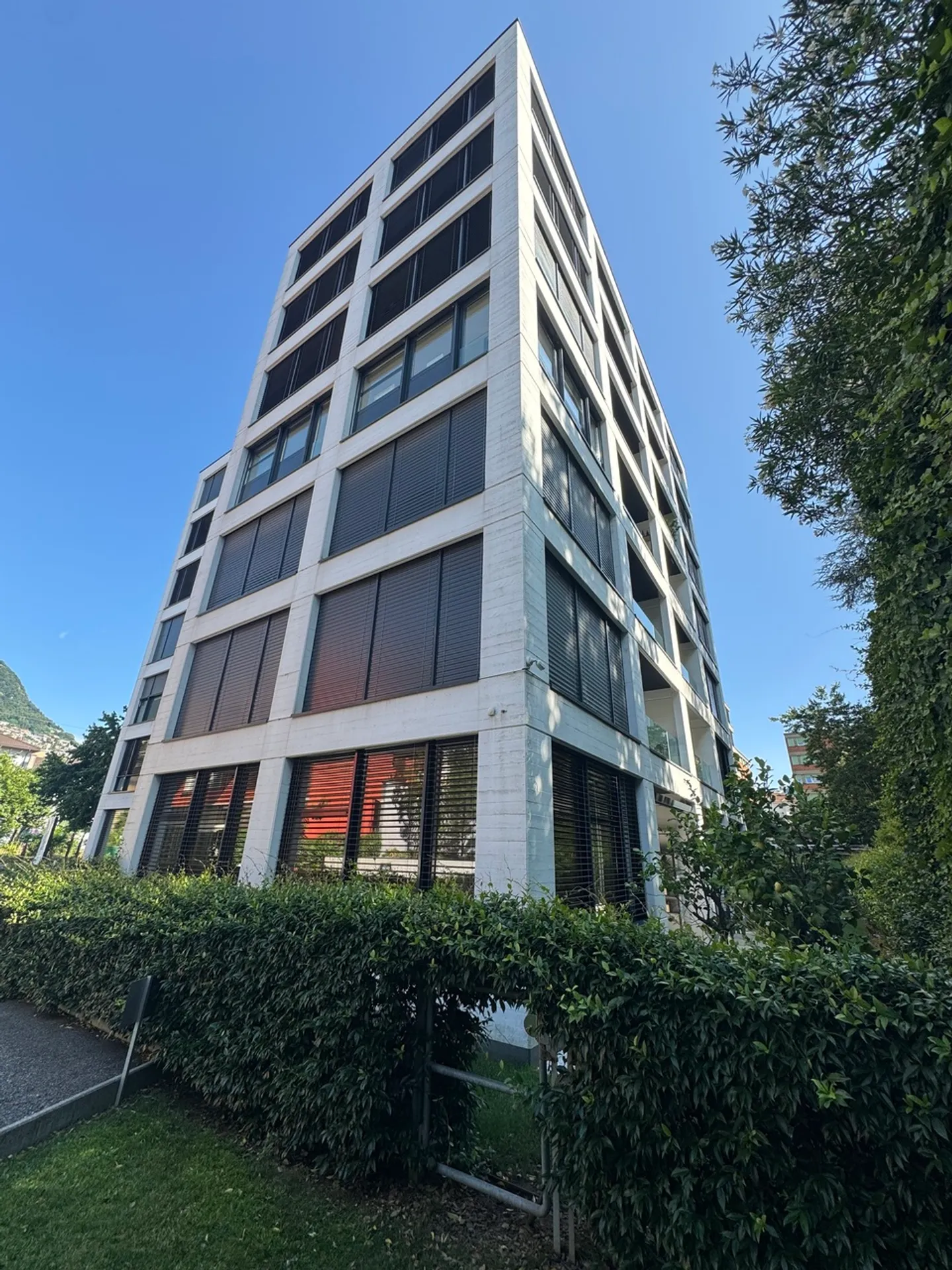 Bureau moderne, également adapté comme espace de vie - Photo 3 sur 17