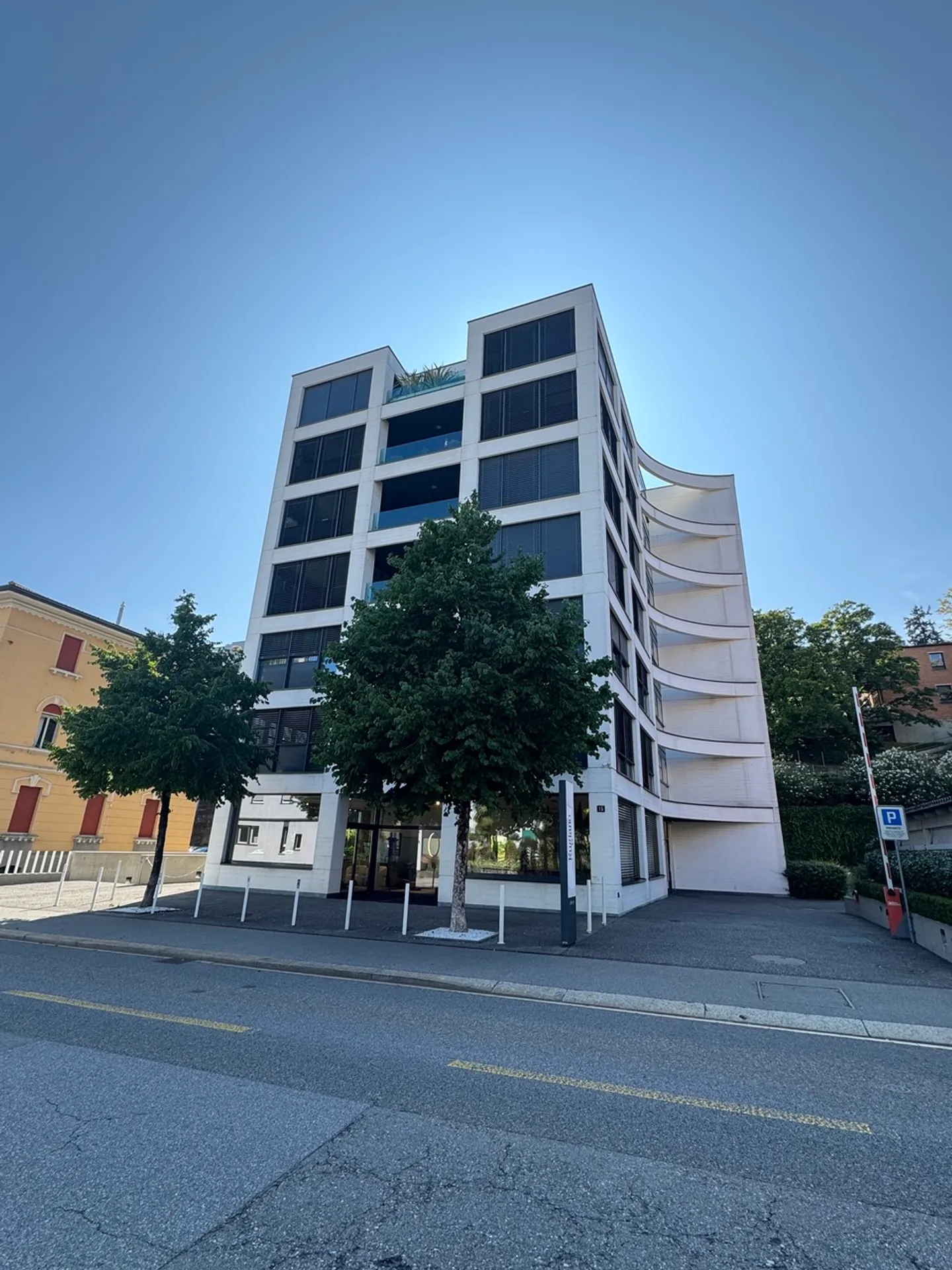 Bureau moderne, également adapté comme espace de vie - Photo 4 sur 17