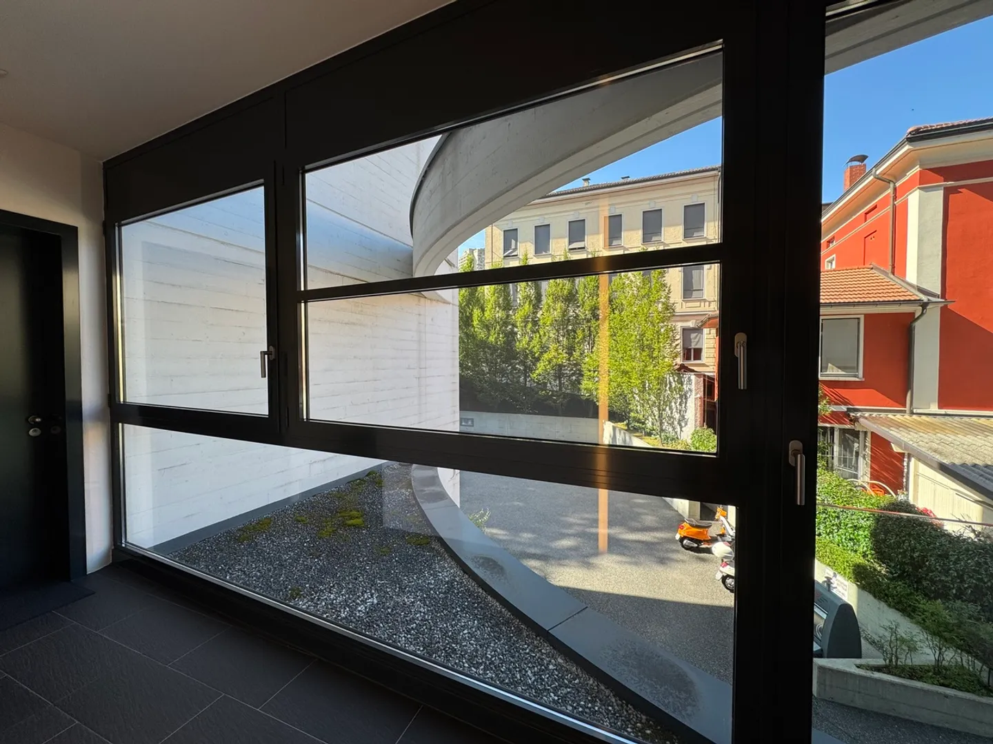 Bureau moderne, également adapté comme espace de vie - Photo 5 sur 17