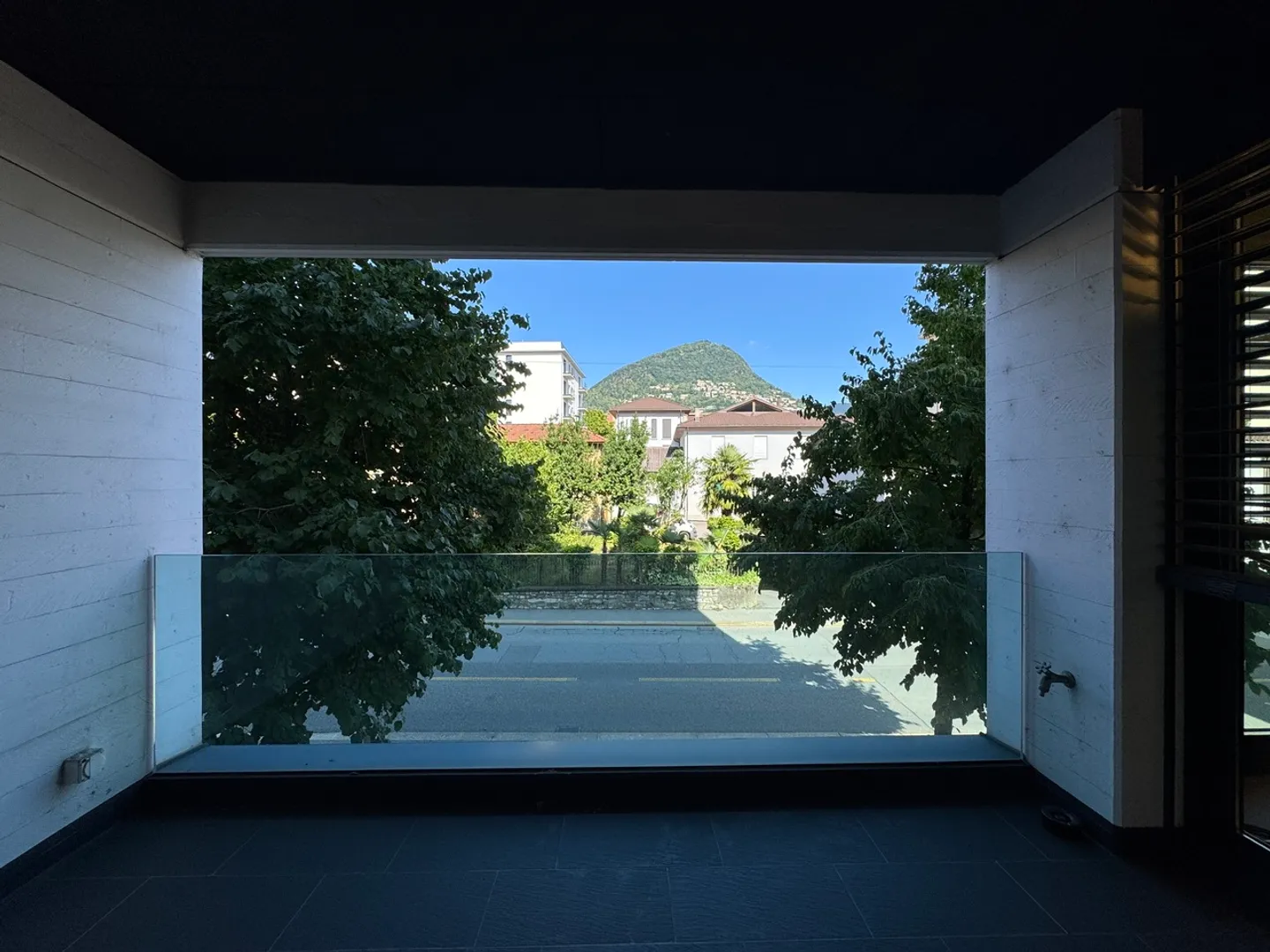 Bureau moderne, également adapté comme espace de vie - Photo 7 sur 17