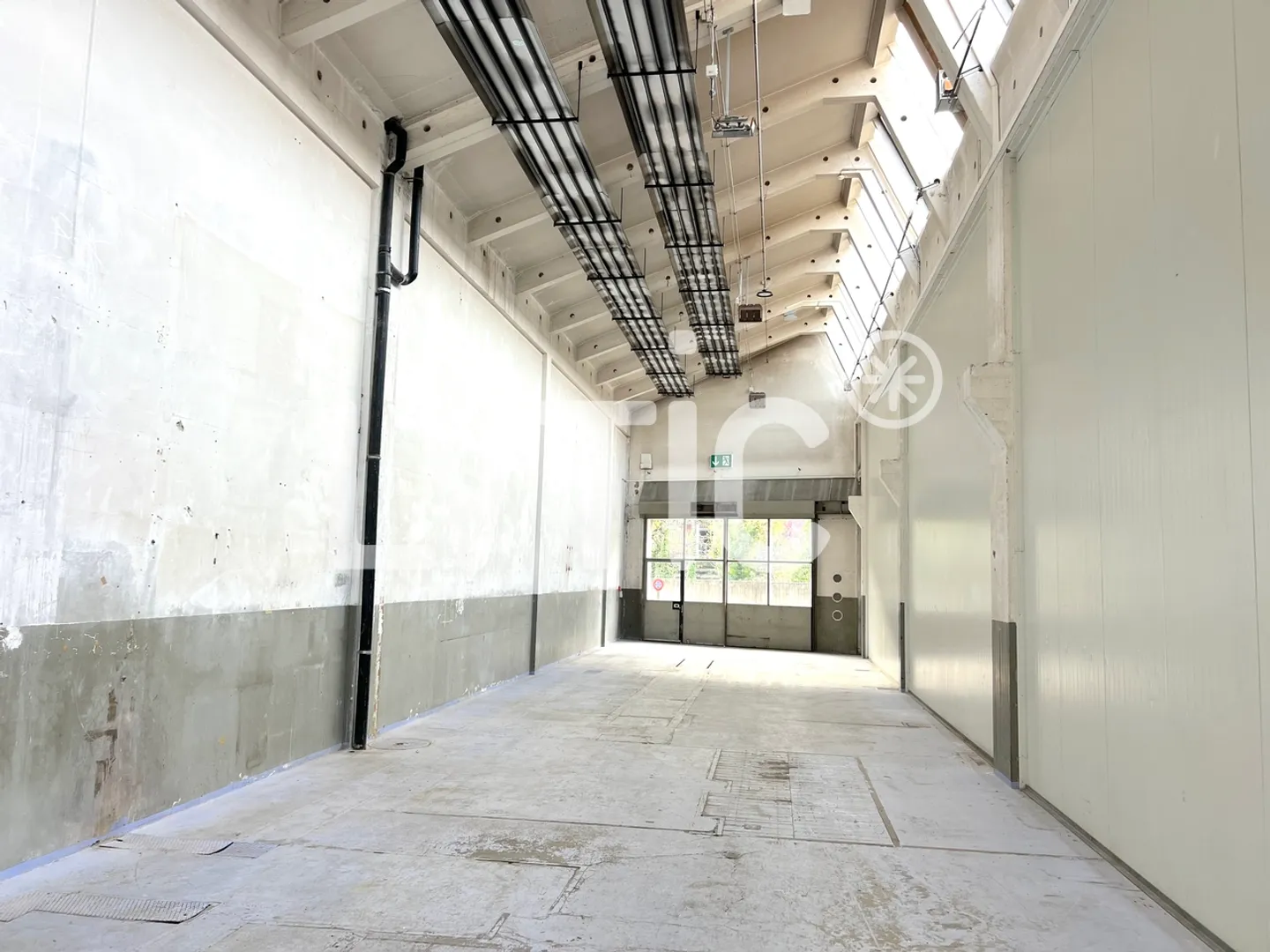 Workshop, 265 m2 storage space for rent in Penthalaz - Photo 3 of 7