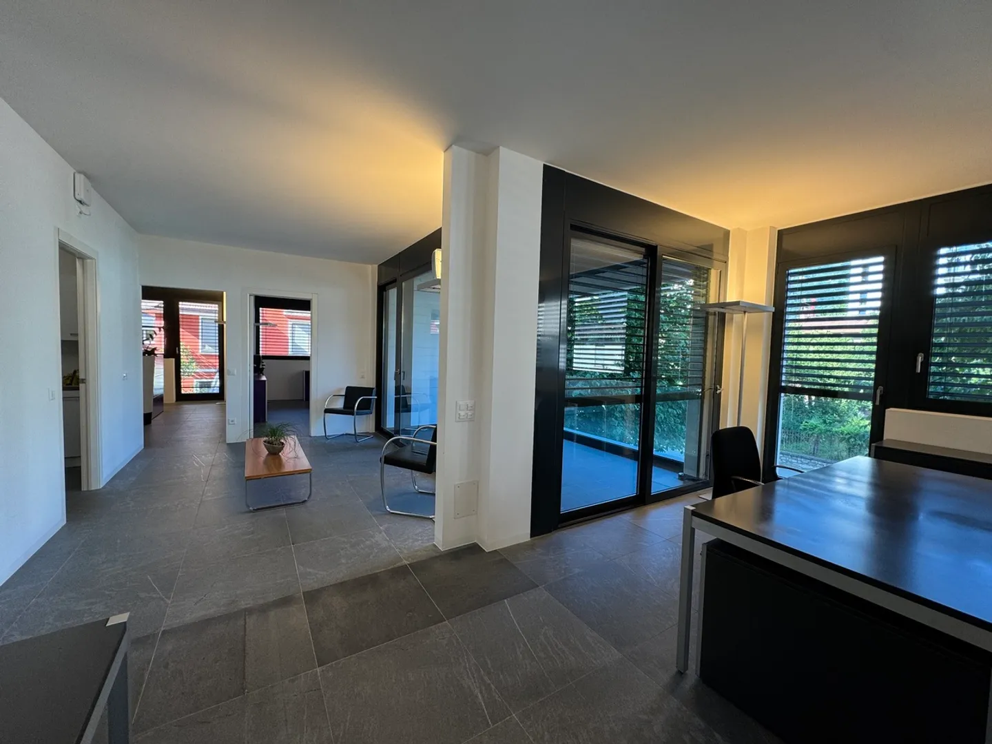 Bureau moderne, également adapté comme espace de vie - Photo 13 sur 17