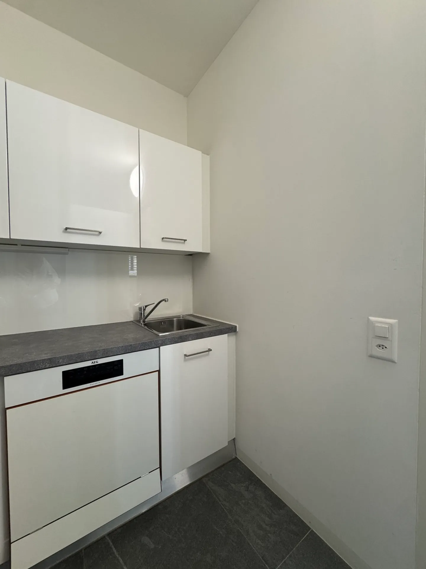 Bureau moderne, également adapté comme espace de vie - Photo 16 sur 17