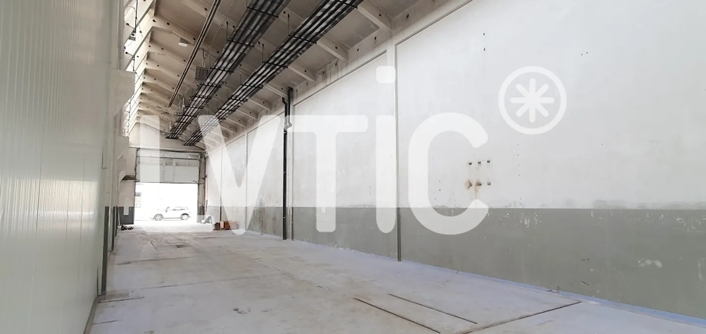 Workshop, 265 m2 storage space for rent in Penthalaz - Photo 4 of 7